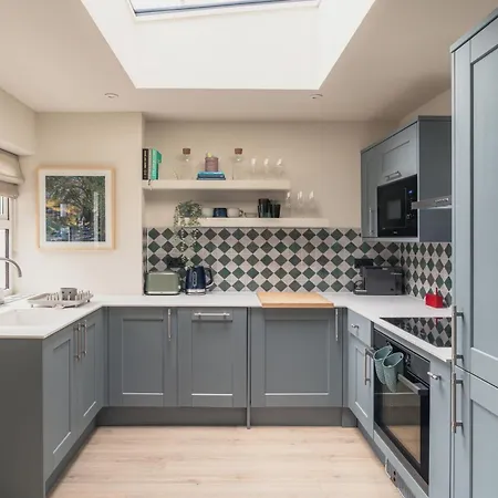 Bryony Cottage: Close To Station *